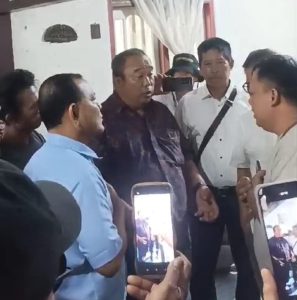 Sekelompok Oknum Merampas Sekaligus Mengintimidasi Honor Saksi Paslon Nomer Urut 02 Egi-Syaiful